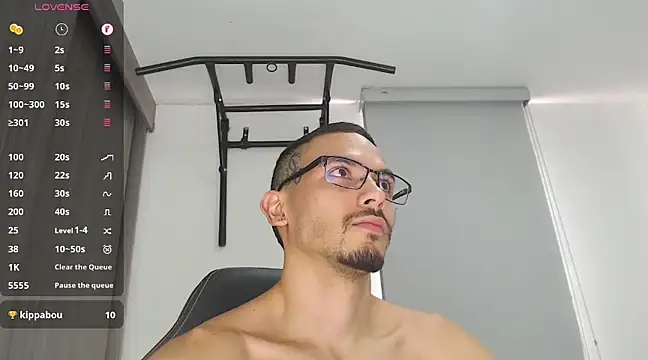 Snapshot of russthiago chatting on January 14, 2025, 4:18 pm russthiago online show from January 14, 2025, 4:18 pm