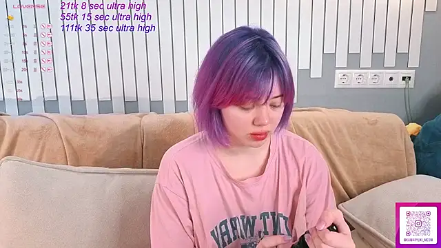   KawaiiYuki   online show from January 18, 2026, 5:22 am