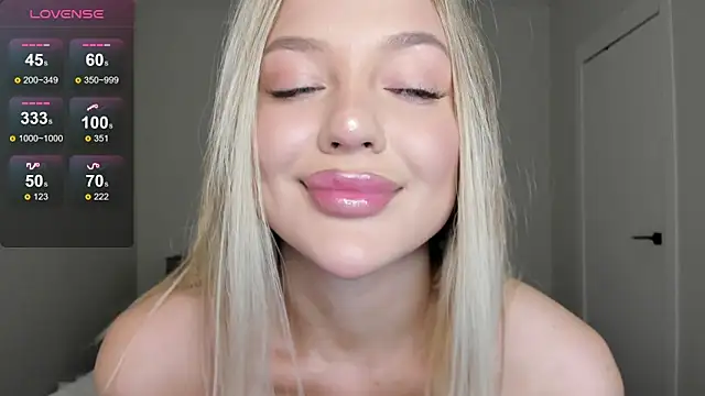 sarahphyllis online show from December 17, 2025, 9:32 pm