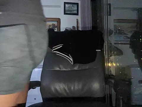 Snapshot of ThickDick_Daddy chatting on June 21, 2026, 6:27 am ThickDick Daddy online show from June 21, 2026, 6:27 am