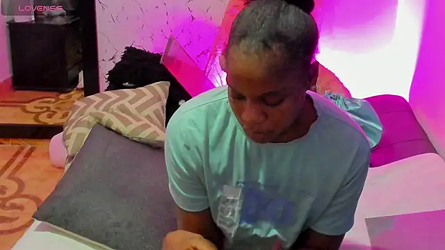 charis hill online show from December 15, 2025, 2:43 pm