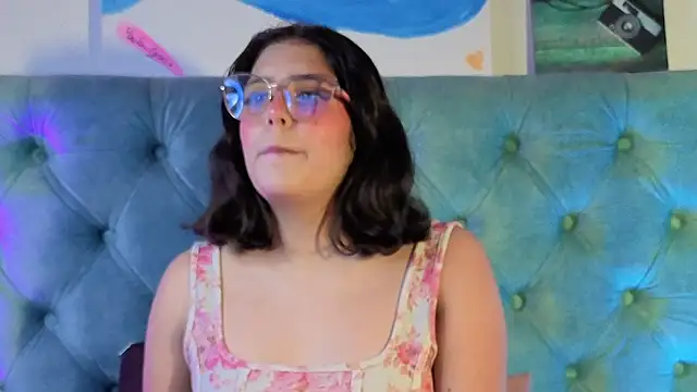 Paola Lyon  online show from February 2, 2026, 12:59 pm