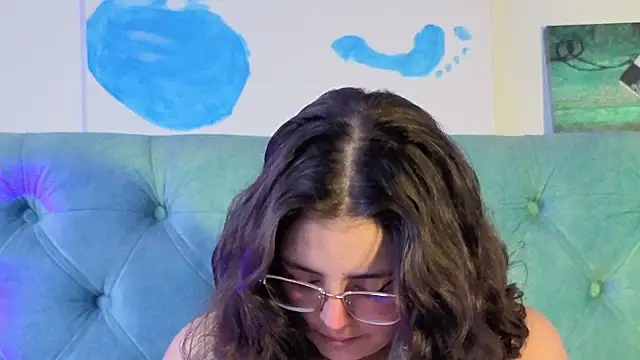 Paola Lyon  online show from April 17, 2026, 7:06 pm