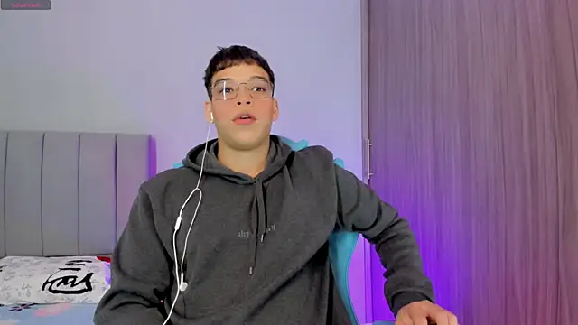 Snapshot of jake_and_joaquin chatting on March 10, 2025, 5:33 am jake and joaquin online show from March 10, 2025, 5:33 am