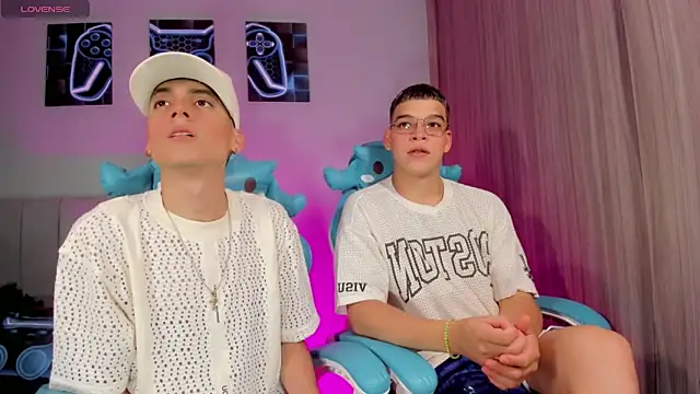 Snapshot of jake_and_joaquin chatting on September 26, 2025, 5:11 am jake and joaquin online show from September 26, 2025, 5:11 am