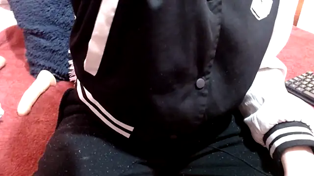 nadescomthxx online show from November 6, 2025, 3:35 pm