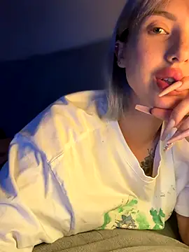 MiaMinx online show from November 17, 2025, 12:44 pm