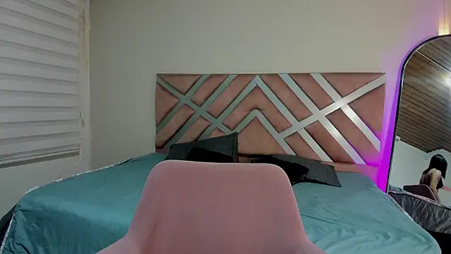 pamela anderson  online show from January 22, 2025, 7:03 am