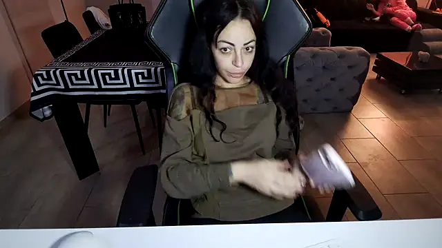 Chloe Ricci online show from November 8, 2025, 8:29 pm