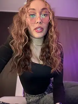 MichelleFerry  online show from March 3, 2025, 1:42 am