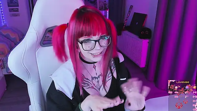 Yumi Youkai online show from November 16, 2025, 8:25 pm