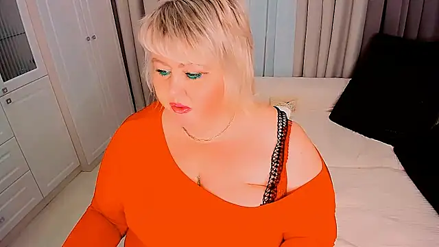 Snapshot of BIGTITSBBW chatting on February 2, 2025, 5:26 pm BIGTITSBBW online show from February 2, 2025, 5:26 pm