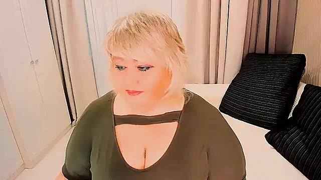 Snapshot of BIGTITSBBW chatting on October 15, 2025, 6:24 am BIGTITSBBW online show from October 15, 2025, 6:24 am