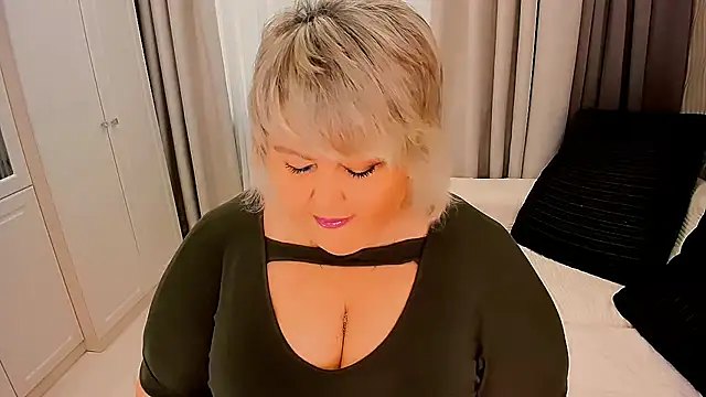 Snapshot of BIGTITSBBW chatting on October 17, 2025, 6:27 am BIGTITSBBW online show from October 17, 2025, 6:27 am