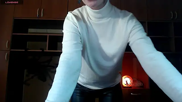 Snapshot of Aqualen chatting on November 8, 2025, 10:48 am Aqualen online show from November 8, 2025, 10:48 am