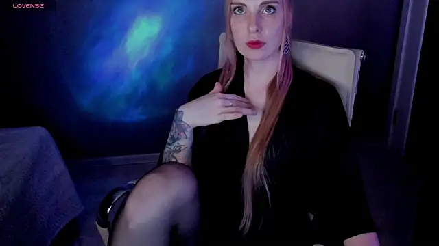 Snapshot of Aqualen chatting on November 10, 2025, 7:13 pm Aqualen online show from November 10, 2025, 7:13 pm