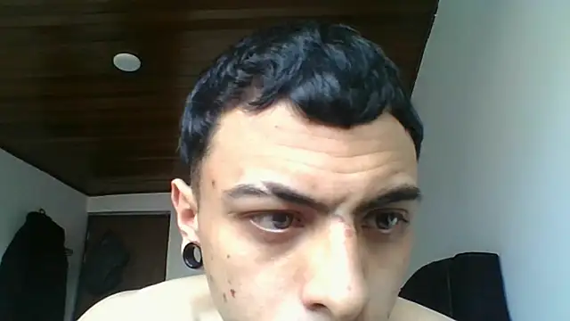 Snapshot of Mollly_n_david chatting on December 19, 2025, 9:11 pm Mollly n david online show from December 19, 2025, 9:11 pm