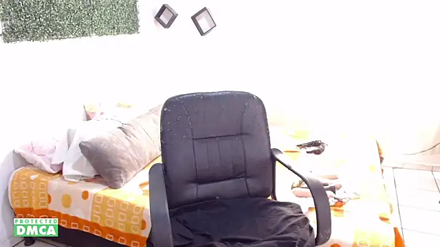 danielapalmer  online show from December 8, 2024, 8:15 pm