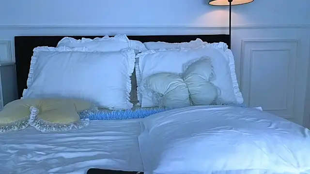 NicoleMarani online show from March 20, 2026, 9:25 am