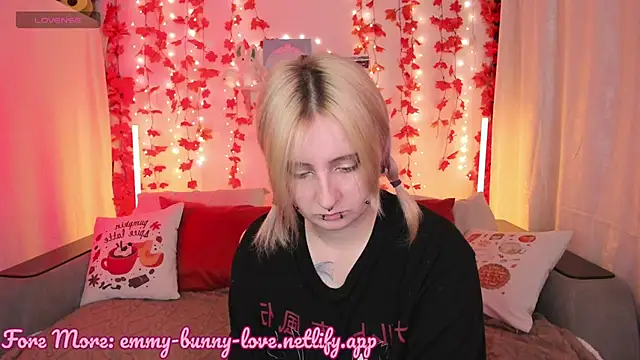 Snapshot of EmmyBunny chatting on September 19, 2025, 3:34 pm EmmyBunny online show from September 19, 2025, 3:34 pm