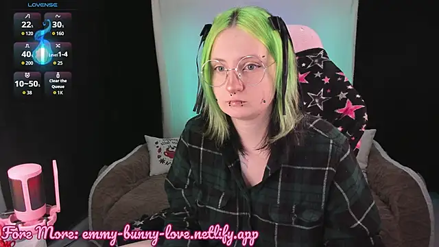 EmmyBunny online show from November 17, 2025, 5:19 pm