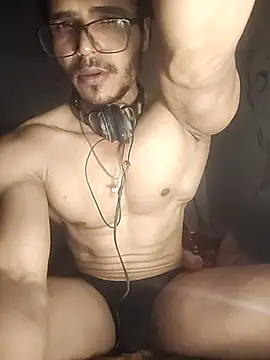 Snapshot of rounakhunk chatting on July 15, 2026, 6:35 pm rounakhunk online show from July 15, 2026, 6:35 pm