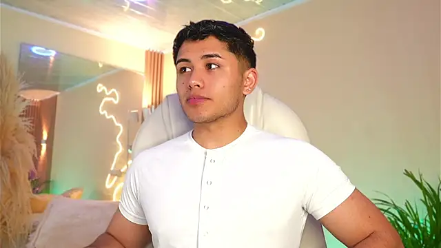 MatiasKorn online show from April 18, 2026, 4:38 am