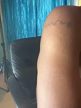 Snapshot of TiltedTen chatting on December 19, 2024, 12:45 am TiltedTen online show from December 19, 2024, 12:45 am