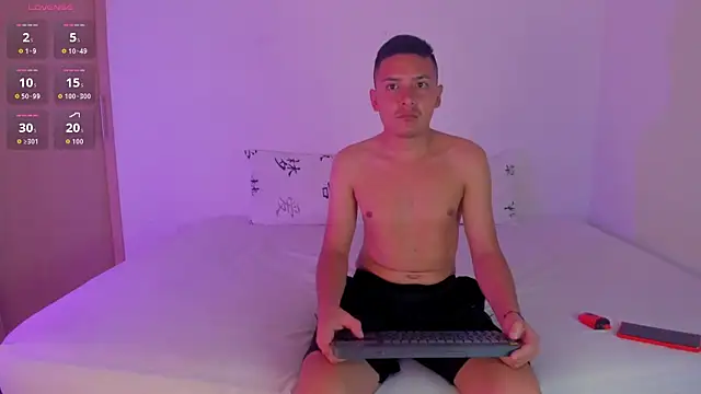 Lindsay and Dariksoon online show from November 5, 2025, 3:28 am