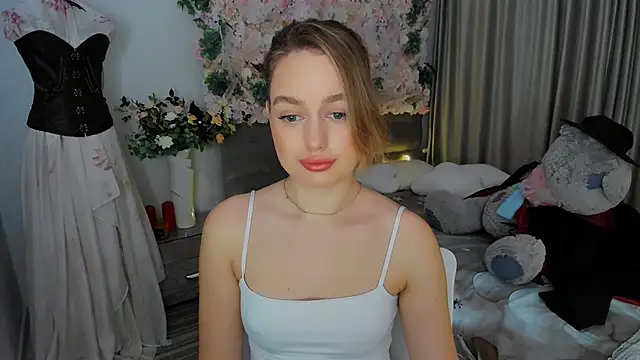 MiracleCurly online show from November 2, 2025, 10:06 am