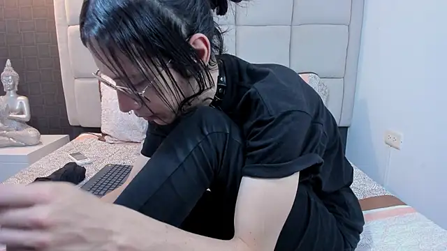 Hecatee 77 online show from February 1, 2025, 7:44 pm