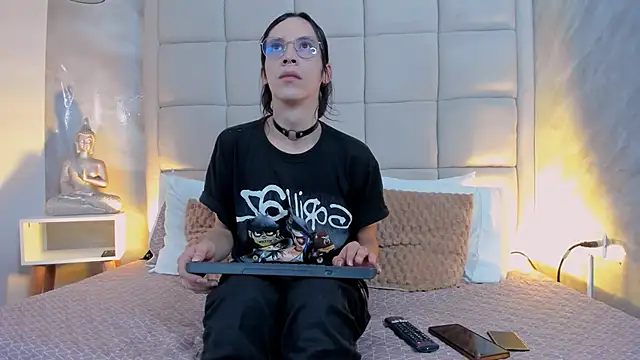 Hecatee 77 online show from September 26, 2025, 8:35 pm