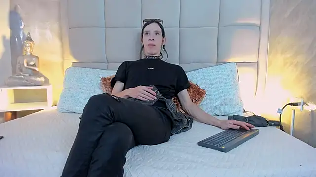 Hecatee 77 online show from December 20, 2025, 6:15 pm