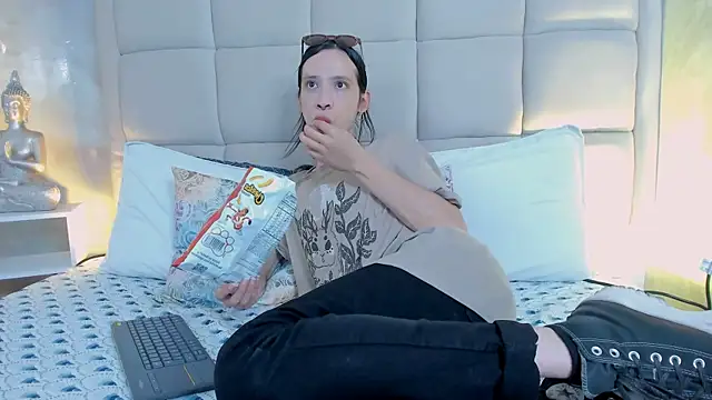 Hecatee 77 online show from January 7, 2026, 8:00 pm