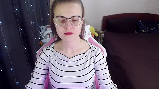 MissBrightShine online show from February 5, 2025, 9:46 am