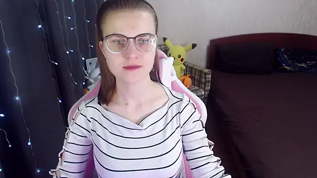 MissBrightShine online show from February 6, 2025, 12:48 pm