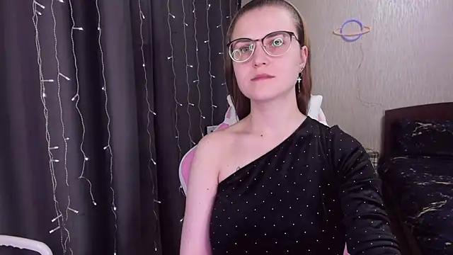 MissBrightShine online show from February 19, 2025, 5:06 pm