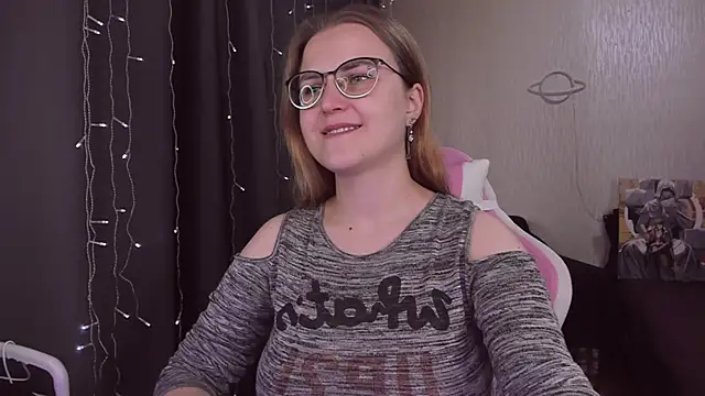 MissBrightShine online show from September 19, 2025, 11:55 am