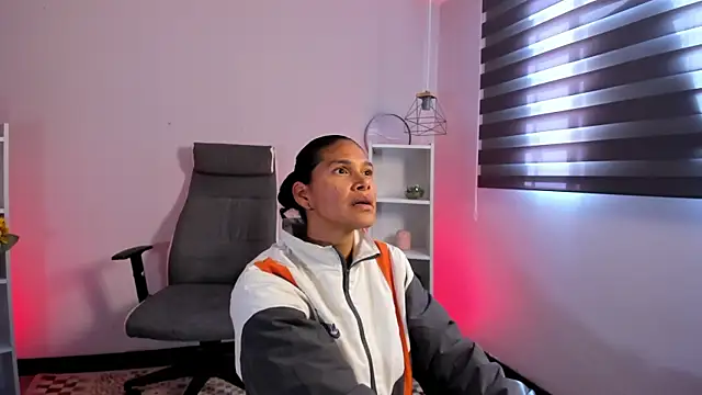  aish a  online show from November 6, 2025, 6:53 pm