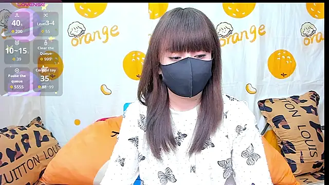 alonelove   online show from October 20, 2025, 2:34 am