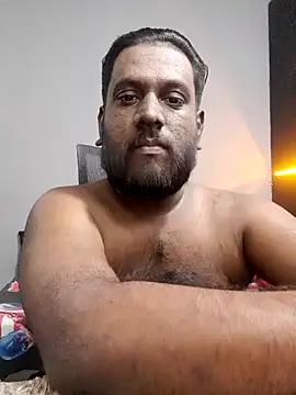 Snapshot of Rayansmith_ chatting on February 17, 2025, 1:36 am Rayansmith online show from February 17, 2025, 1:36 am