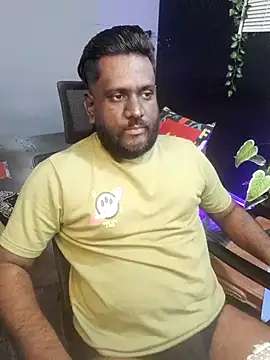 Snapshot of Rayansmith_ chatting on October 21, 2025, 10:21 pm Rayansmith online show from October 21, 2025, 10:21 pm