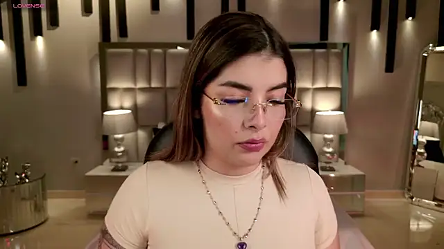 LisaMonroe  online show from December 20, 2025, 8:27 pm