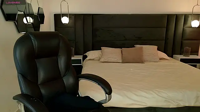 LisaMonroe  online show from March 21, 2026, 8:34 pm