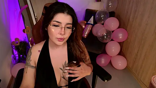 Snapshot of LisaMonroe_ chatting on May 14, 2026, 8:37 pm LisaMonroe online show from May 14, 2026, 8:37 pm