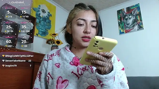 ZoeBakers  online show from February 25, 2025, 1:17 pm