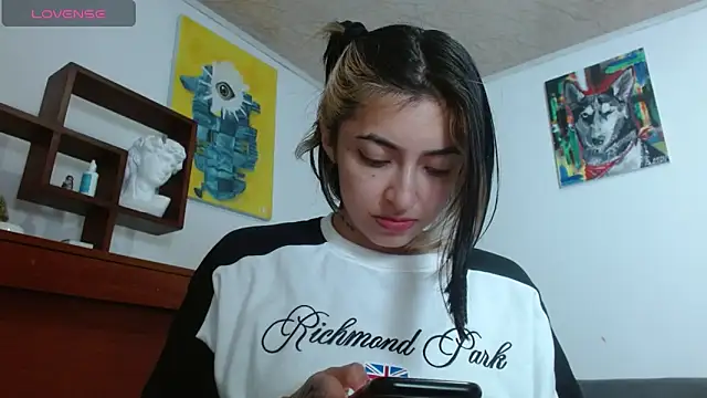 ZoeBakers  online show from March 8, 2025, 8:44 am