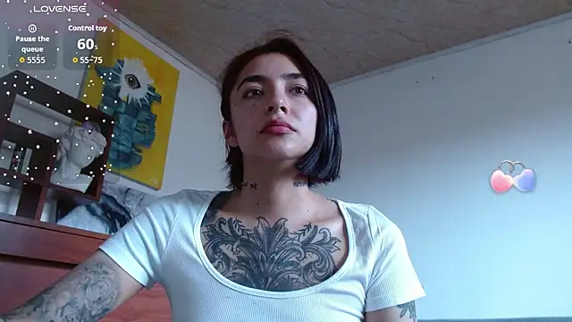 ZoeBakers  online show from September 26, 2025, 6:01 pm