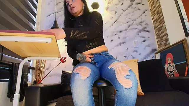 Sophie LittleS online show from March 4, 2026, 12:11 pm