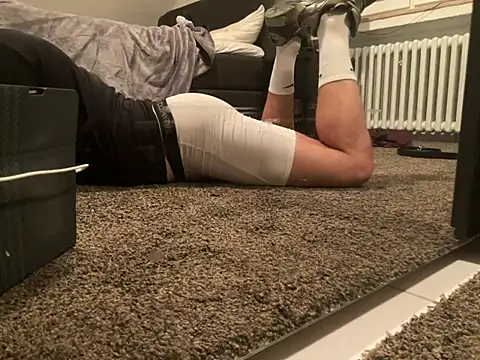 Snapshot of LeviXtreme chatting on January 11, 2025, 12:22 am LeviXtreme online show from January 11, 2025, 12:22 am